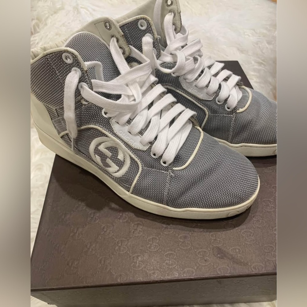 Mens Gucci Sneakers size 7 1/2. Box included.